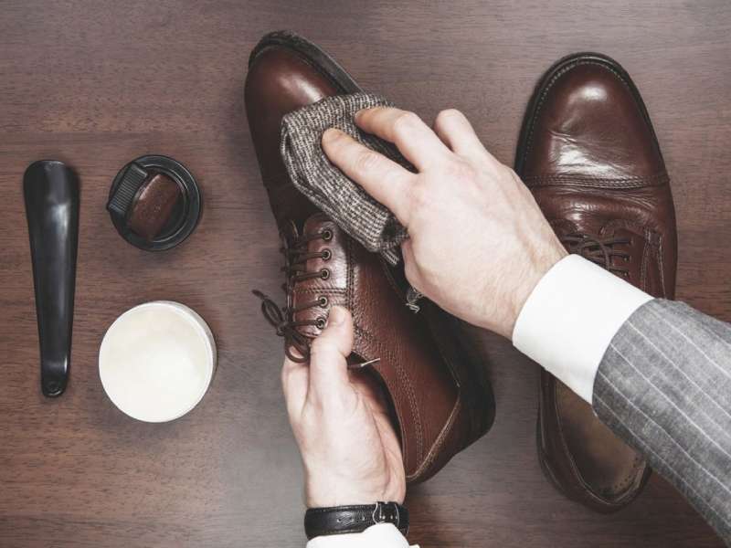 روش تمیز کردن کفش چرم